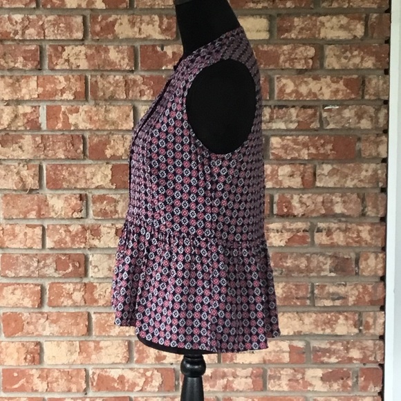 GAP Sleeveless Pullover Top - Picture 3 of 6